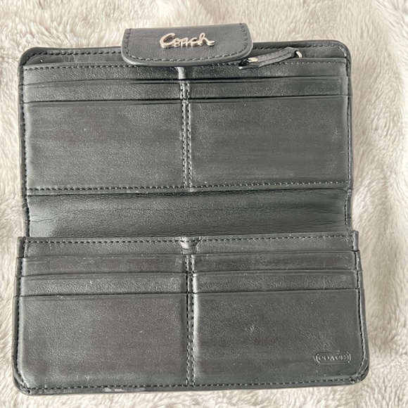 Coach leather shoulder bag with matching leather wallet - Picture 12 of 12